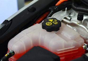 How to identify and fix a brake fluid leak 