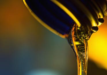 What are the differences between synthetic oil and mineral oil?
